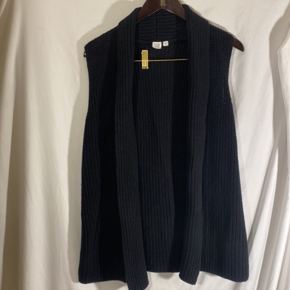 GAP woman’s sweater vest size Med Like New! - Picture 2 of 8
